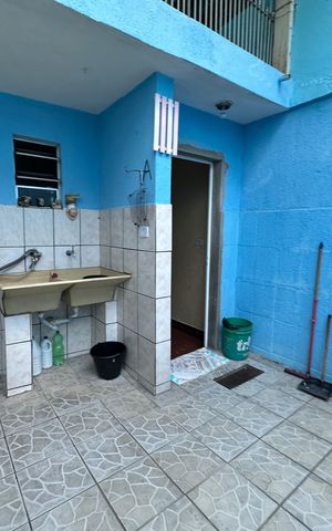 Casa à venda com 250m², 3 quartos e 2 vagas Casa à venda com 250m², 3 quartos e 2 vagasQuintal