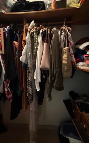Casa à venda com 250m², 3 quartos e 2 vagas Casa à venda com 250m², 3 quartos e 2 vagasCloset