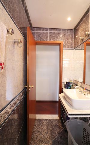 Casa à venda com 210m², 3 quartos e 4 vagasBanheiro Social
