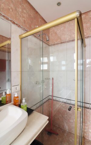 Casa à venda com 210m², 3 quartos e 4 vagasQuarto 1 - Suíte Banheiro 