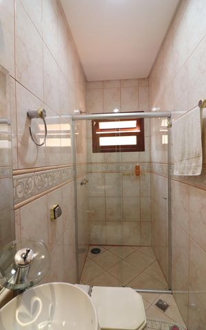 Casa à venda com 210m², 3 quartos e 4 vagasBanheiro Social 2
