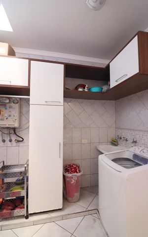 Casa à venda com 210m², 3 quartos e 4 vagasÁrea de Serviço