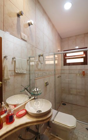 Casa à venda com 210m², 3 quartos e 4 vagasBanheiro Social 2