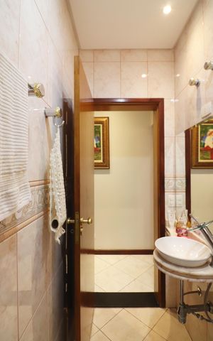 Casa à venda com 210m², 3 quartos e 4 vagasBanheiro Social 2
