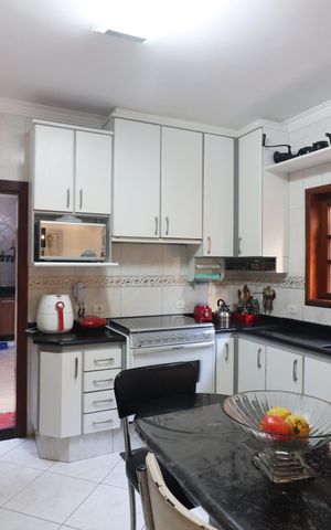 Casa à venda com 210m², 3 quartos e 4 vagasCozinha 