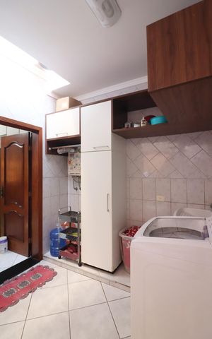 Casa à venda com 210m², 3 quartos e 4 vagasÁrea de Serviço