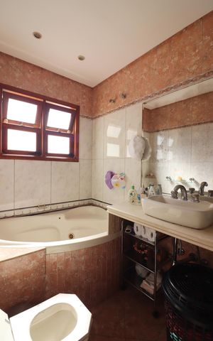Casa à venda com 210m², 3 quartos e 4 vagasQuarto 1 - Suíte Banheiro 