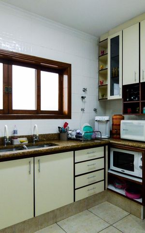 Casa à venda com 340m², 6 quartos e 4 vagasCozinha