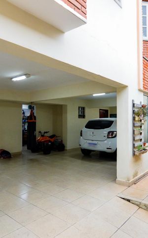 Casa à venda com 340m², 6 quartos e 4 vagasGaragem