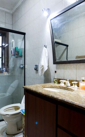 Casa à venda com 340m², 6 quartos e 4 vagasCasa 2 - Banheiro social 