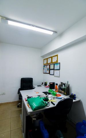 Casa à venda com 340m², 6 quartos e 4 vagasEscritório