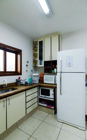 Casa à venda com 340m², 6 quartos e 4 vagasCozinha