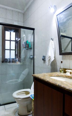 Casa à venda com 340m², 6 quartos e 4 vagasCasa 2 - Banheiro social 
