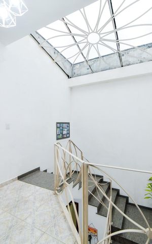 Casa à venda com 340m², 6 quartos e 4 vagasCorredor