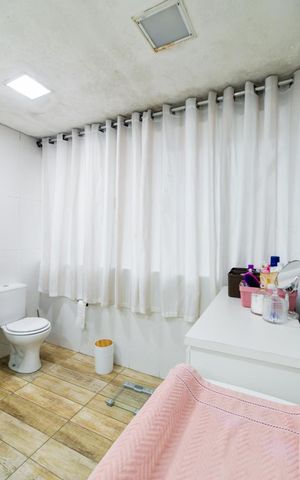 Casa à venda com 340m², 6 quartos e 4 vagasBanheiro social