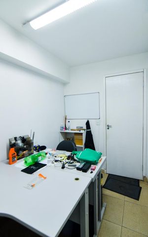 Casa à venda com 340m², 6 quartos e 4 vagasEscritório
