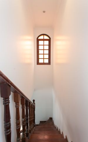 Casa para alugar com 248m², 3 quartos e 6 vagas Casa para alugar com 248m², 3 quartos e 6 vagasEscada