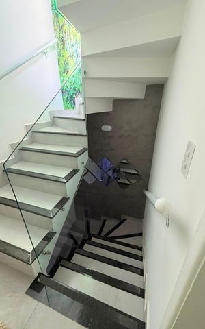 Casa de condomínio à venda com 120m², 2 quartos e 1 vaga Casa de condomínio à venda com 120m², 2 quartos e 1 vagaEscada