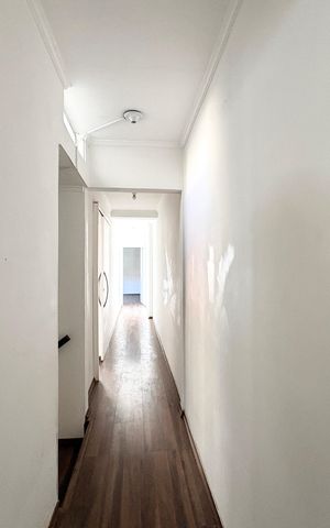 Casa à venda com 150m², 3 quartos e 1 vaga Casa à venda com 150m², 3 quartos e 1 vagaCorredor