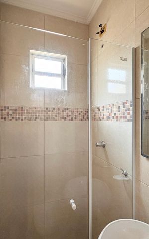 Casa à venda com 150m², 3 quartos e 1 vaga Casa à venda com 150m², 3 quartos e 1 vagaBanheiro da Suíte