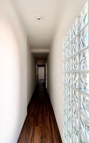 Casa à venda com 150m², 3 quartos e 1 vaga Casa à venda com 150m², 3 quartos e 1 vagaCorredor