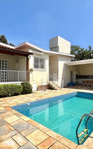 Casa à venda com 240m², 3 quartos e 4 vagas Casa à venda com 240m², 3 quartos e 4 vagasPiscina