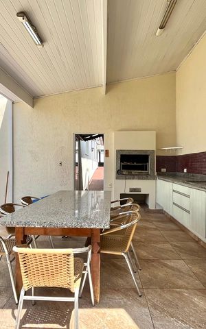 Casa à venda com 240m², 3 quartos e 4 vagas Casa à venda com 240m², 3 quartos e 4 vagasChurrasqueira