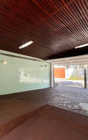 Casa à venda com 240m², 3 quartos e 4 vagas Casa à venda com 240m², 3 quartos e 4 vagasGaragem