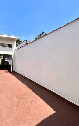 Casa à venda com 240m², 3 quartos e 4 vagas Casa à venda com 240m², 3 quartos e 4 vagasGaragem