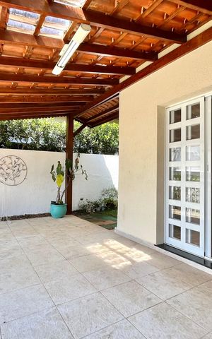 Casa à venda com 240m², 3 quartos e 4 vagas Casa à venda com 240m², 3 quartos e 4 vagasVaranda