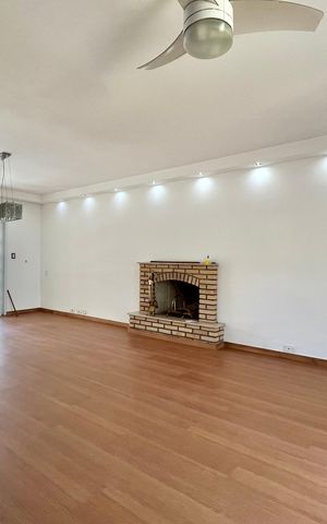 Casa à venda com 240m², 3 quartos e 4 vagas Casa à venda com 240m², 3 quartos e 4 vagasSala