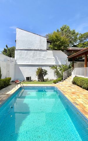 Casa à venda com 240m², 3 quartos e 4 vagas Casa à venda com 240m², 3 quartos e 4 vagasPiscina