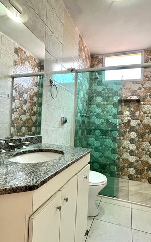 Casa à venda com 240m², 3 quartos e 4 vagas Casa à venda com 240m², 3 quartos e 4 vagasBanheiro da Suíte