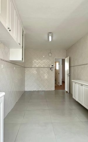 Casa à venda com 240m², 3 quartos e 4 vagas Casa à venda com 240m², 3 quartos e 4 vagasCozinha