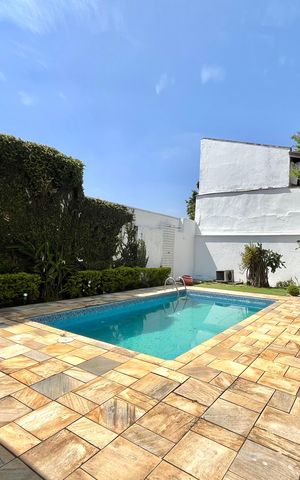 Casa à venda com 240m², 3 quartos e 4 vagas Casa à venda com 240m², 3 quartos e 4 vagasPiscina
