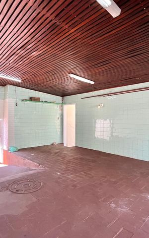 Casa à venda com 240m², 3 quartos e 4 vagas Casa à venda com 240m², 3 quartos e 4 vagasGaragem