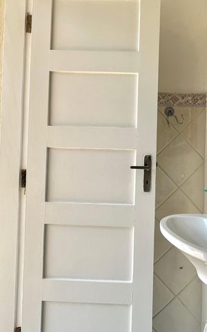 Casa à venda com 240m², 3 quartos e 4 vagas Casa à venda com 240m², 3 quartos e 4 vagasÁrea externa - Lavabo