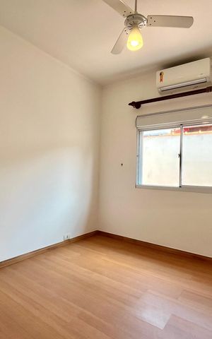 Casa à venda com 240m², 3 quartos e 4 vagas Casa à venda com 240m², 3 quartos e 4 vagasQuarto