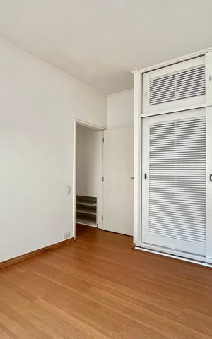 Casa à venda com 240m², 3 quartos e 4 vagas Casa à venda com 240m², 3 quartos e 4 vagasQuarto 2