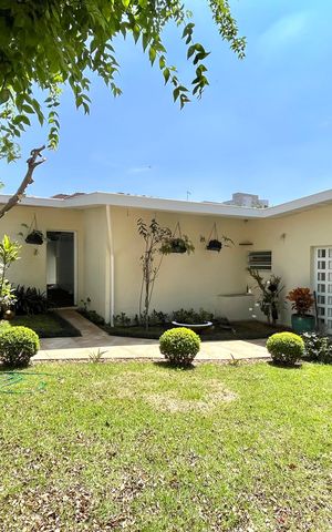 Casa à venda com 240m², 3 quartos e 4 vagas Casa à venda com 240m², 3 quartos e 4 vagasÁrea externa