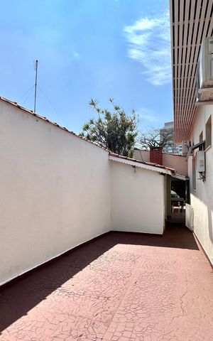 Casa à venda com 240m², 3 quartos e 4 vagas Casa à venda com 240m², 3 quartos e 4 vagasGaragem