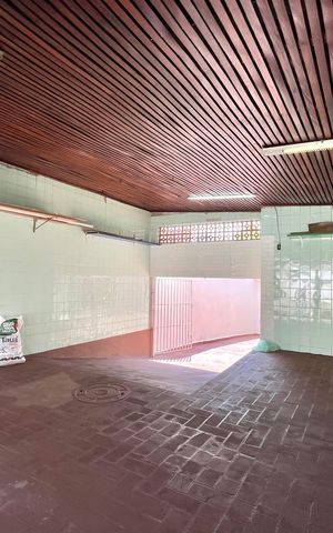 Casa à venda com 240m², 3 quartos e 4 vagas Casa à venda com 240m², 3 quartos e 4 vagasGaragem