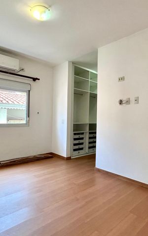 Casa à venda com 240m², 3 quartos e 4 vagas Casa à venda com 240m², 3 quartos e 4 vagasSuíte