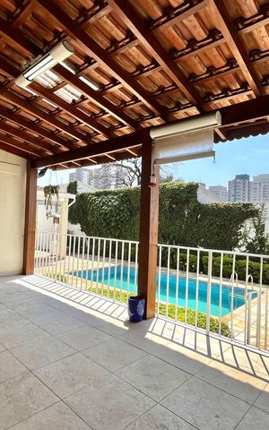 Casa à venda com 240m², 3 quartos e 4 vagas Casa à venda com 240m², 3 quartos e 4 vagasVaranda
