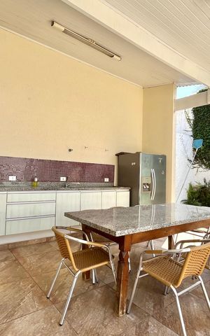 Casa à venda com 240m², 3 quartos e 4 vagas Casa à venda com 240m², 3 quartos e 4 vagasChurrasqueira