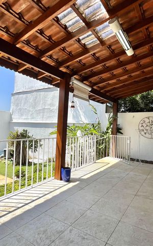 Casa à venda com 240m², 3 quartos e 4 vagas Casa à venda com 240m², 3 quartos e 4 vagasVaranda