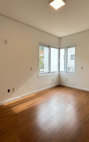 Casa de condomínio para alugar com 195m², 4 quartos e 2 vagasSuíte 3