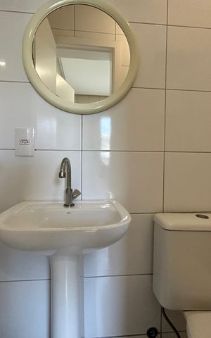 Casa de condomínio para alugar com 195m², 4 quartos e 2 vagasBanheiro área de serviço 