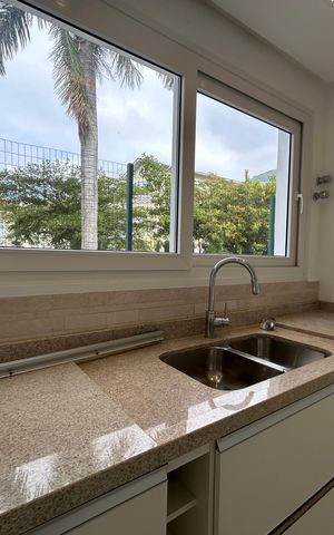 Casa de condomínio para alugar com 195m², 4 quartos e 2 vagasCozinha
