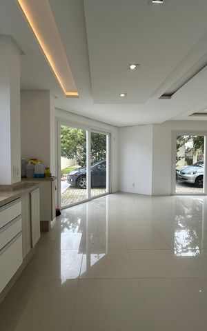 Casa de condomínio para alugar com 195m², 4 quartos e 2 vagasCozinha